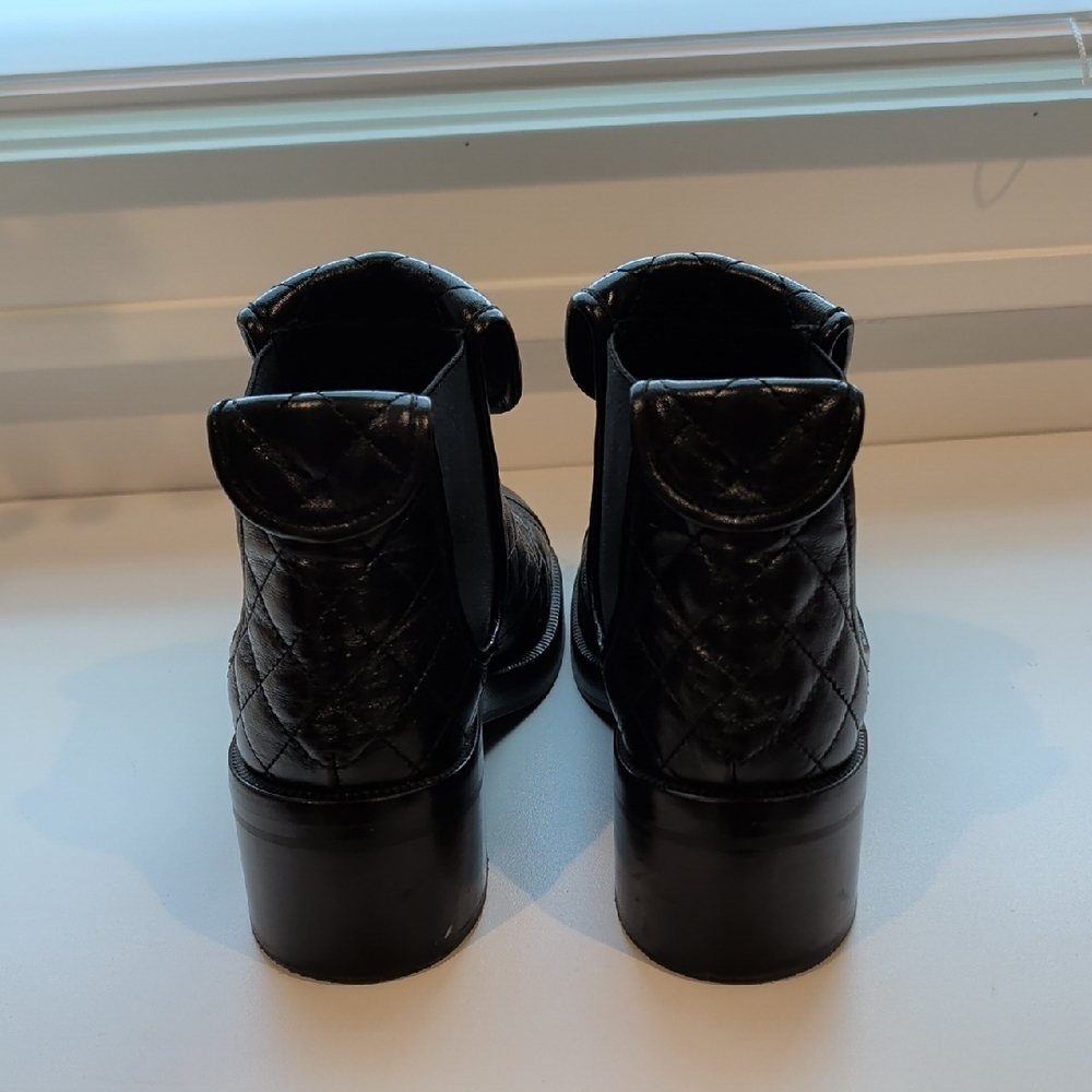 Chic Black Quilted Ankle Boots - Picture 3 of 6